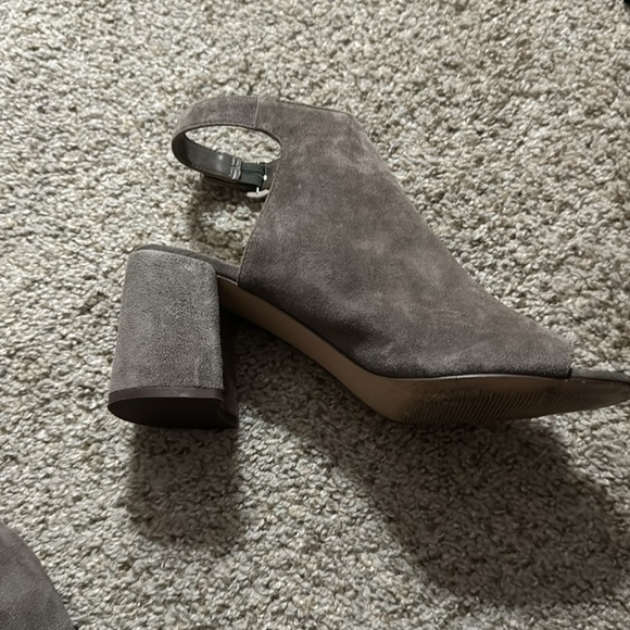 Nine West gray peep toe heels size 10 in women’s - Picture 4 of 6